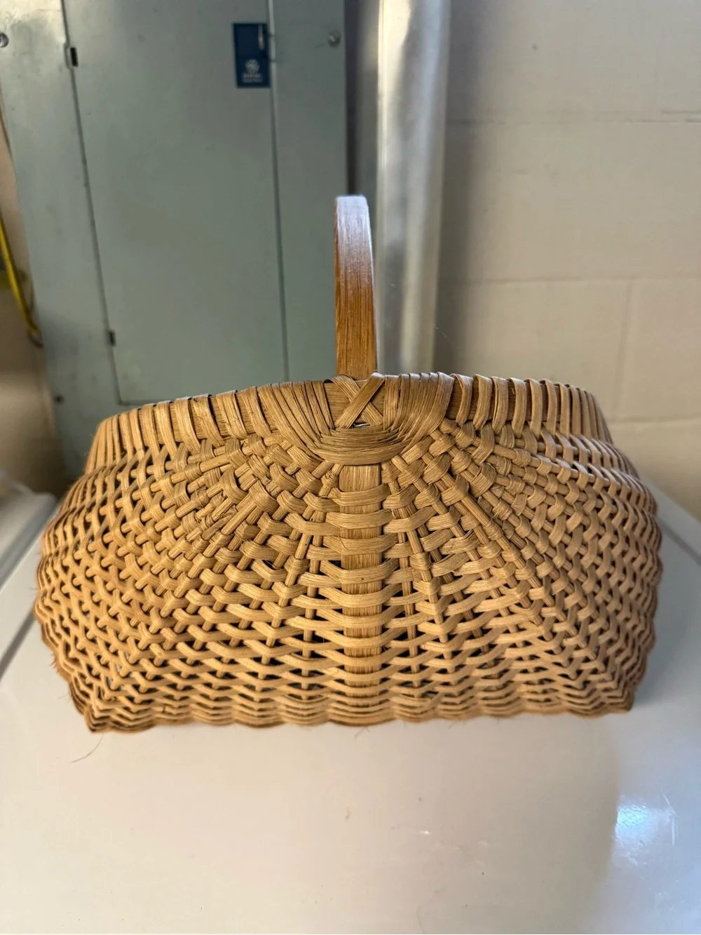 Vintage Hand Crafted Natural Brown Woven Country Rustic Basket Farmhouse 1980s